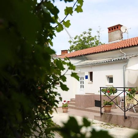 Charming Apartment In Town Center Pula Exteriör bild