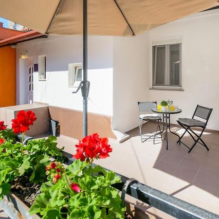 Charming Apartment In Town Center Pula Exteriör bild