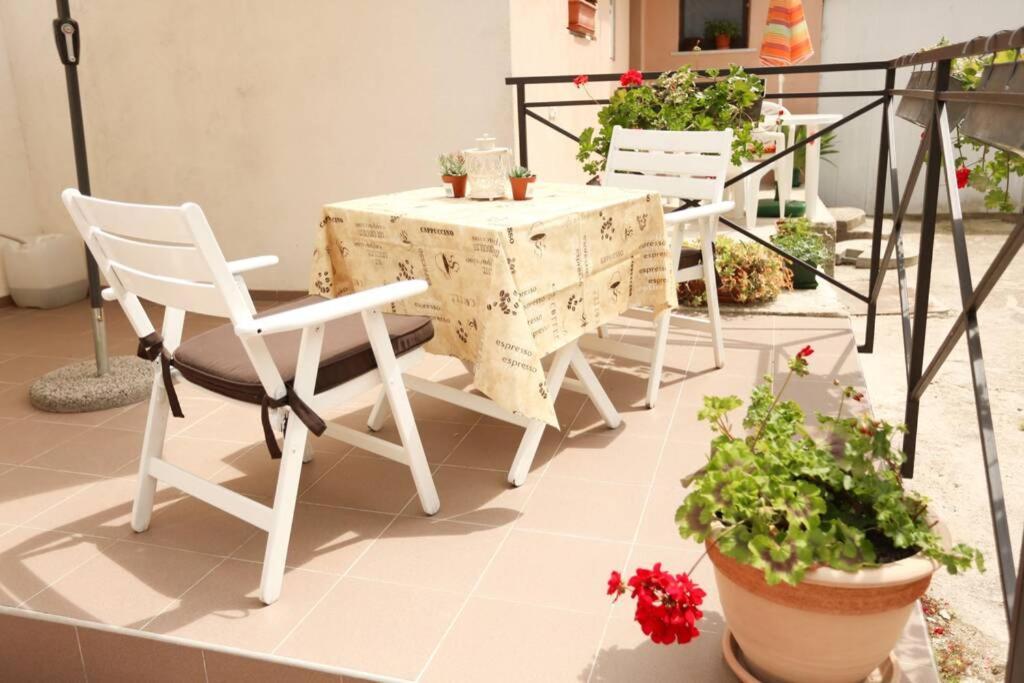 Charming Apartment In Town Center Pula Exteriör bild