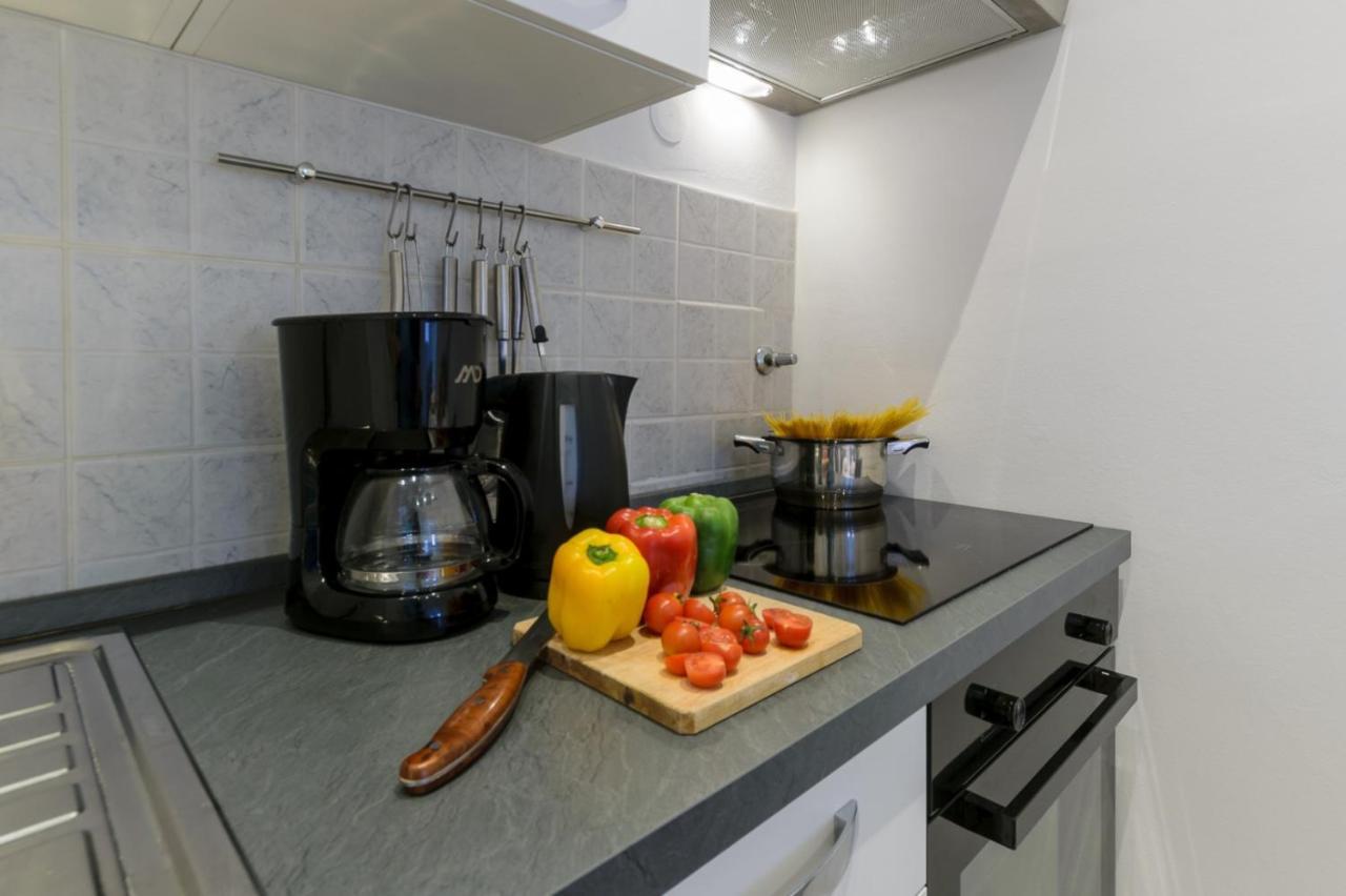 Charming Apartment In Town Center Pula Exteriör bild
