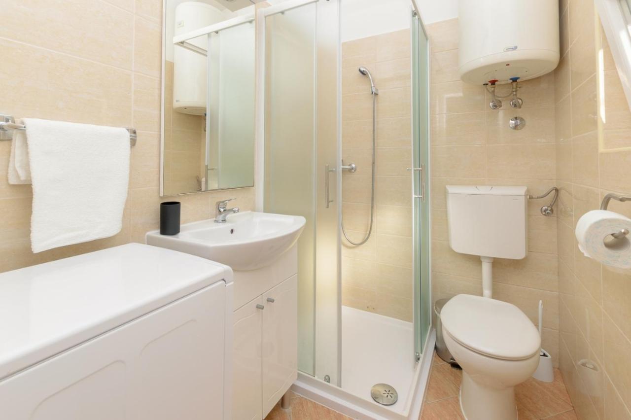 Charming Apartment In Town Center Pula Exteriör bild